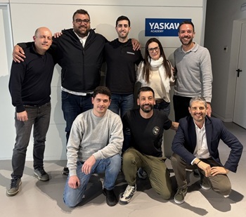 HABLAR CON EL PÚBLICO - YASKAWA